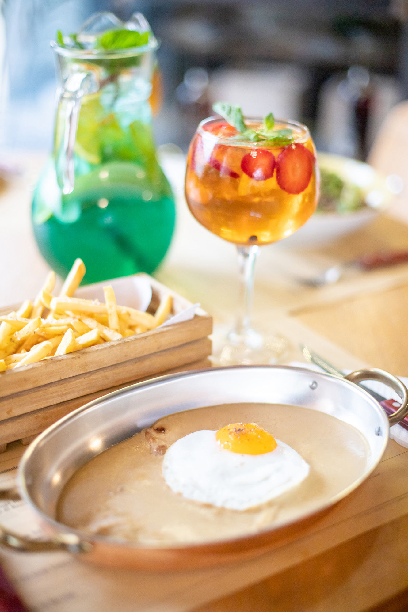 Bife com molho de moscatel e Sangrias